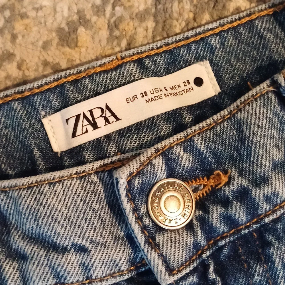 Zara High Rise Blue Jeans - Picture 3 of 12